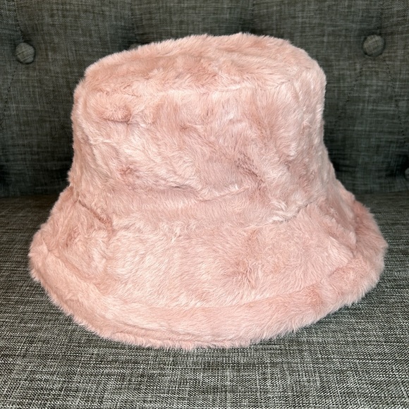 NWOT Fuzzy Wuzzy Faux Fur Bucket Hat in Pink - Picture 4 of 4